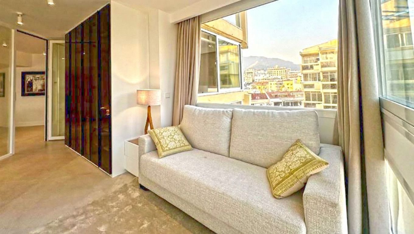 Beachfront flat in Marbella — Bedroom