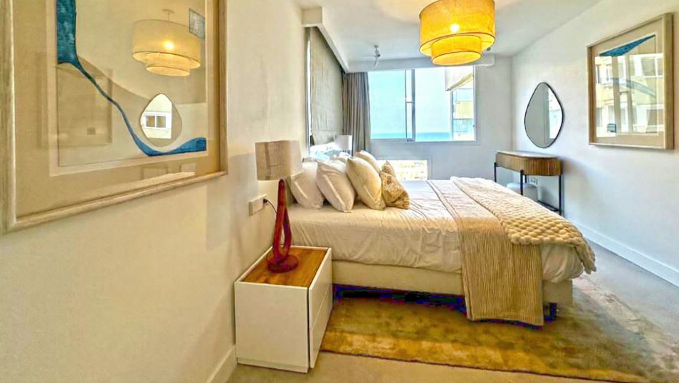 Beachfront flat in Marbella — Bedroom