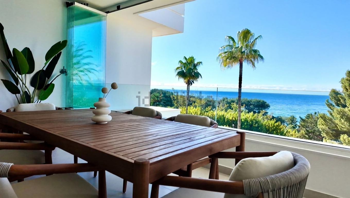 Beachfront flat in Marbella — Sea terrace