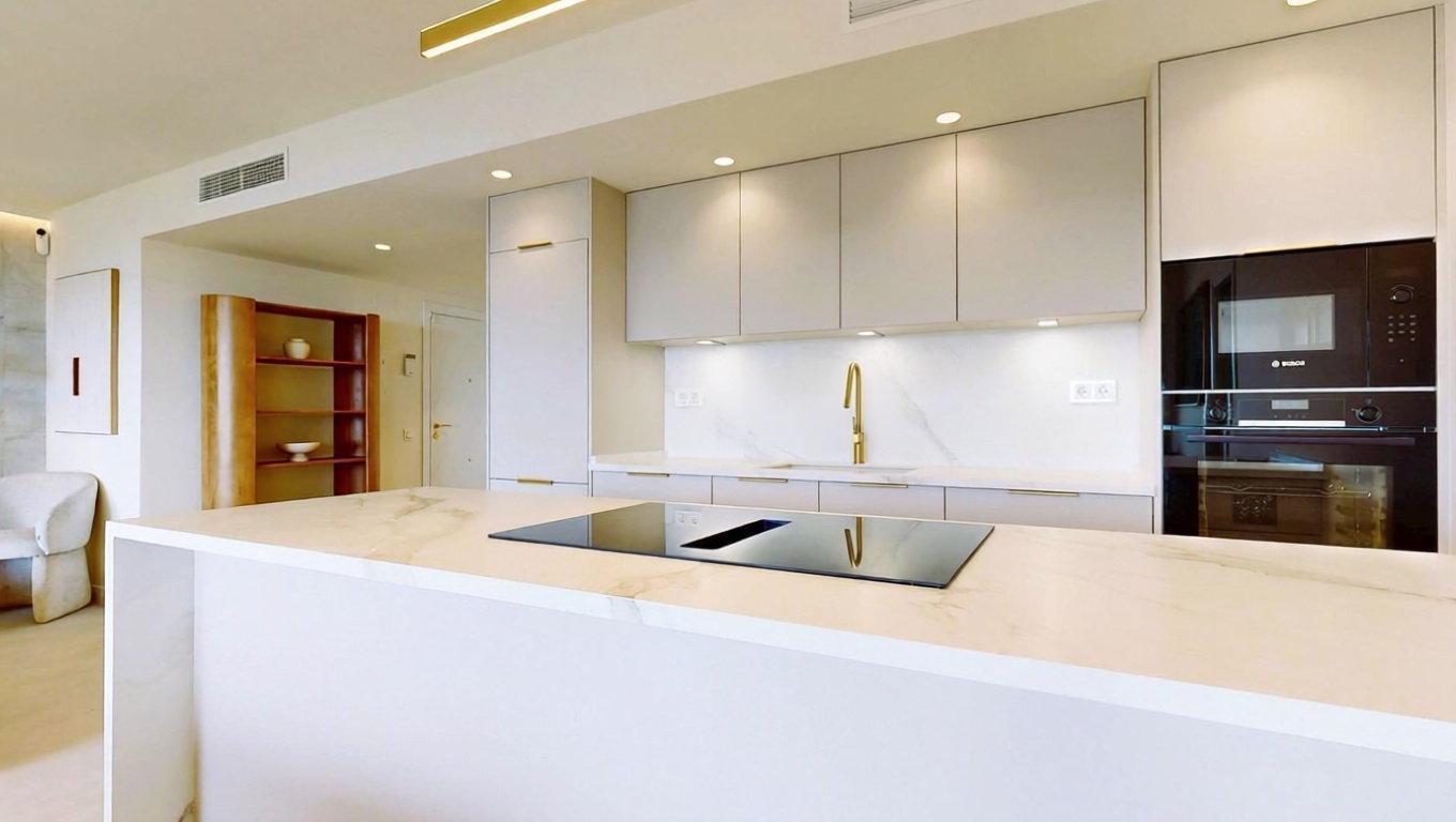 Beachfront flat in Marbella — Kitchen