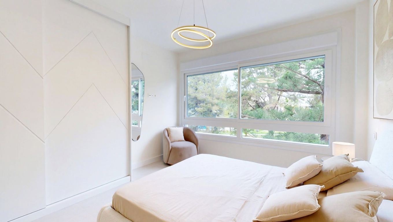 Beachfront flat in Marbella — Bedroom