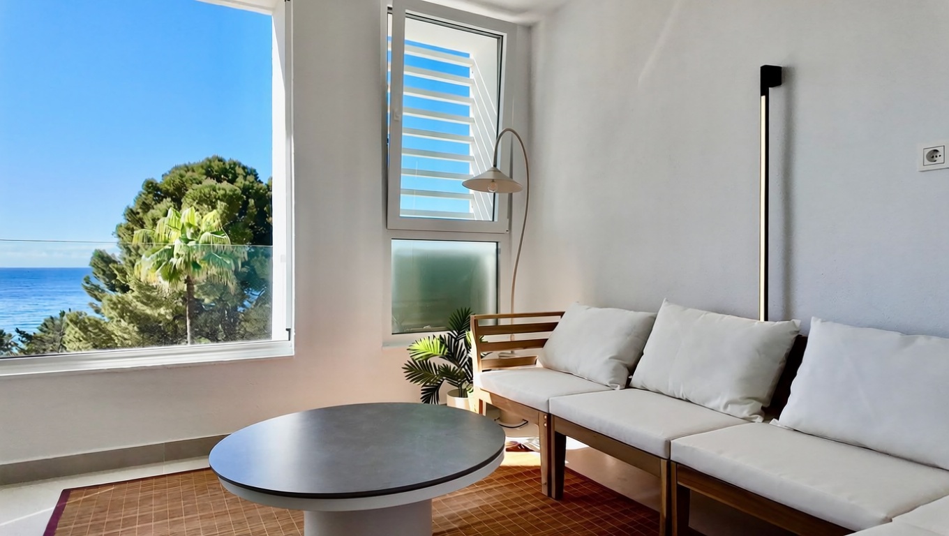 Beachfront flat in Marbella — Bedroom