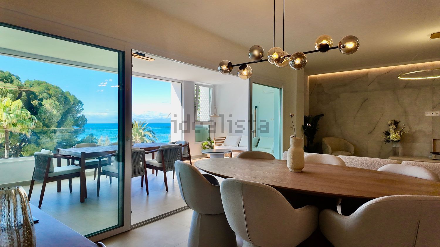 Wohnung in erste Strandlinie in Marbella — Esszimmer