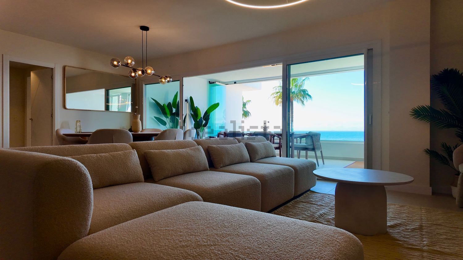 Wohnung in erste Strandlinie in Marbella — Wohnzimmer