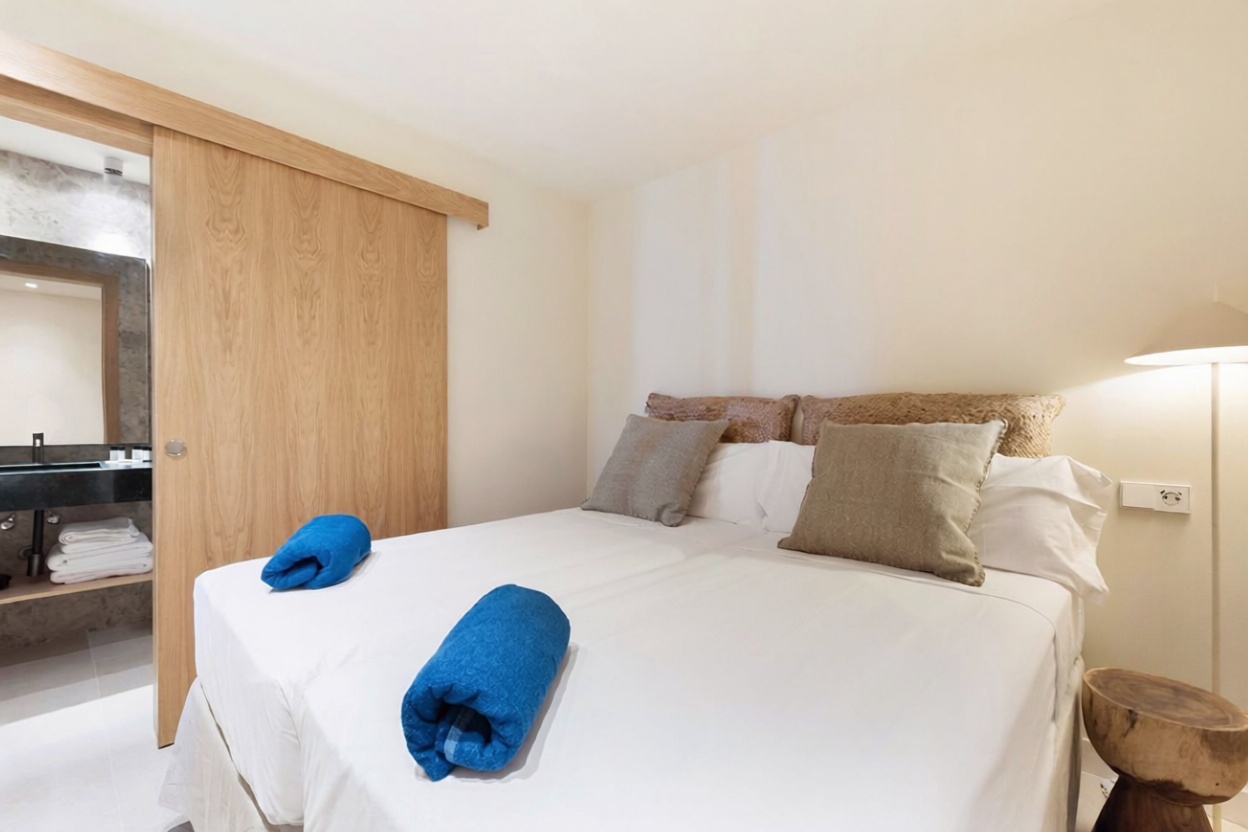 Beachfront flat in Marbella — Bedroom