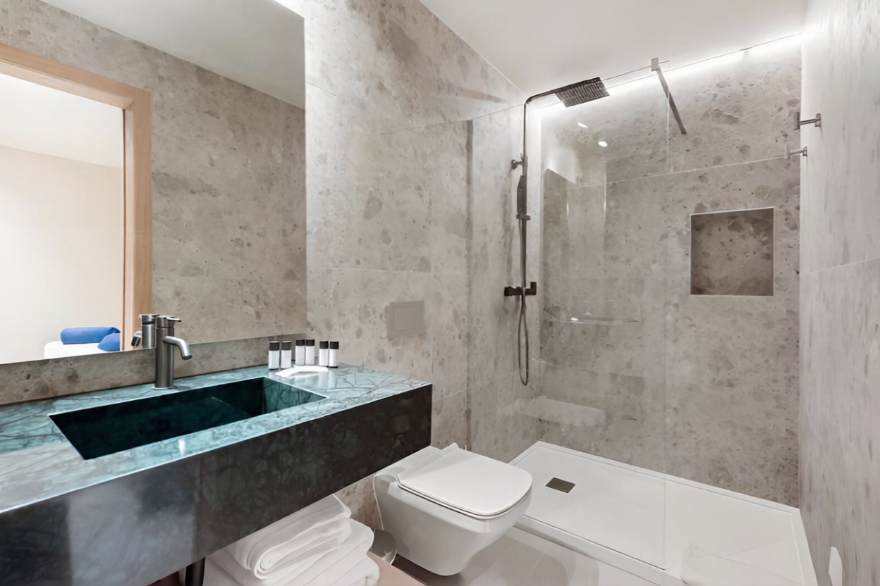 Beachfront flat in Marbella — Bathroom
