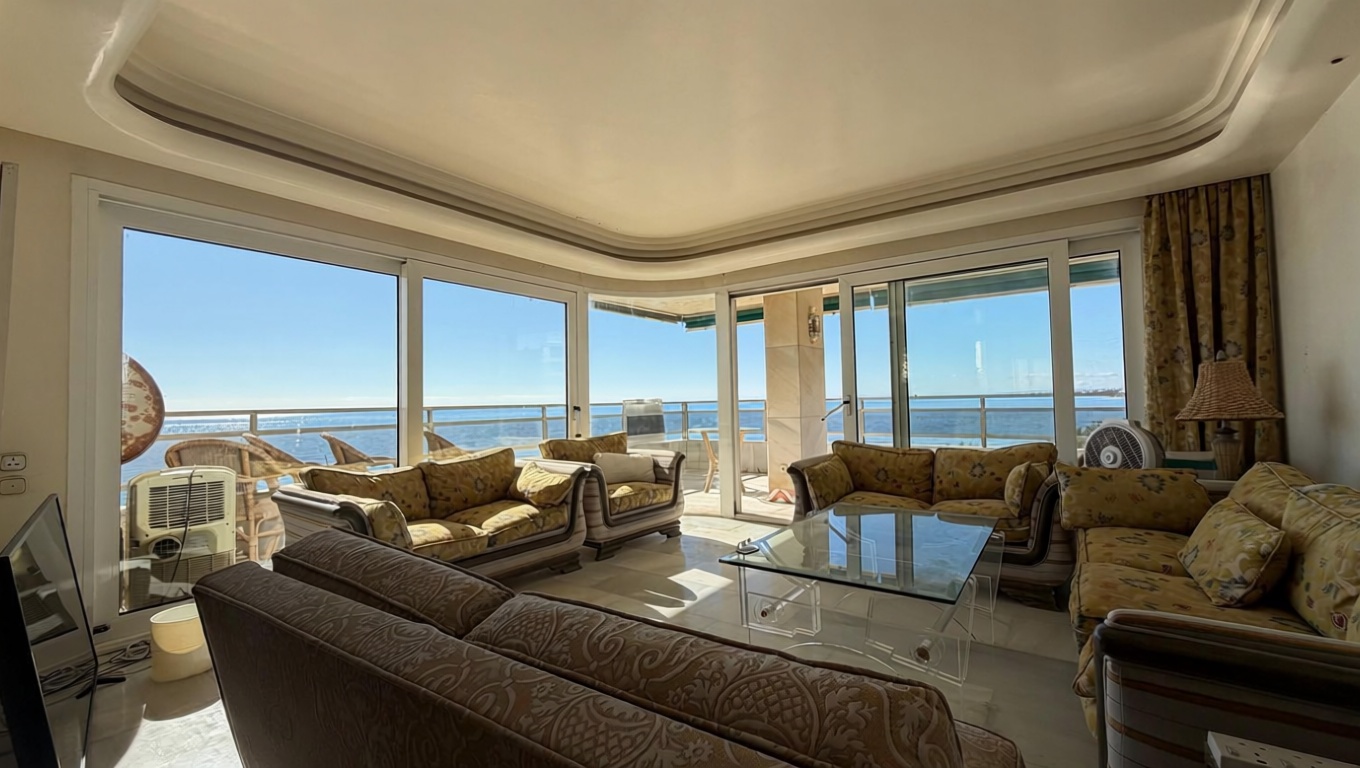 Wohnung in erste Strandlinie in Marbella — Wohnzimmer