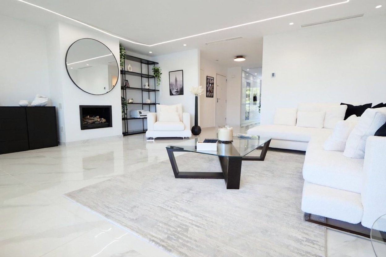 Piso en primera línea de playa en Marbella — Salón
