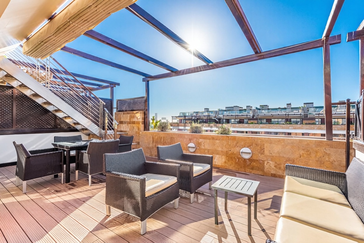 Мансарда на продажу на первой линии моря в Marbella — Морская терраса