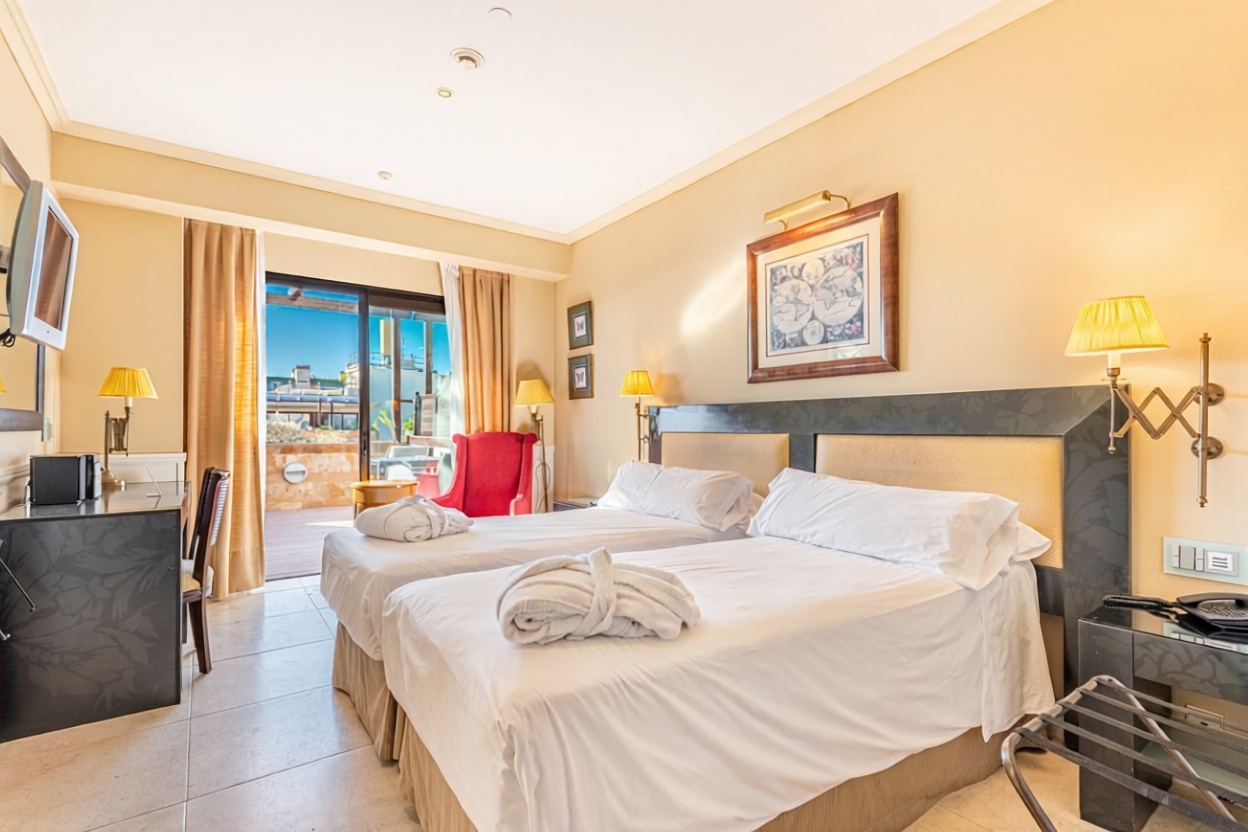 Мансарда на продажу на первой линии моря в Marbella — Спальня