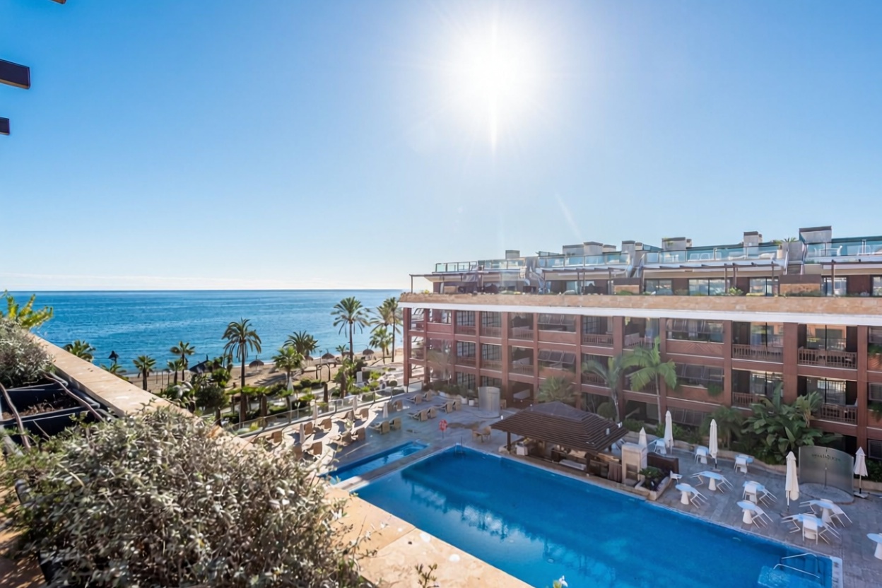 Ático en primera línea de mar en Marbella — Vista mar