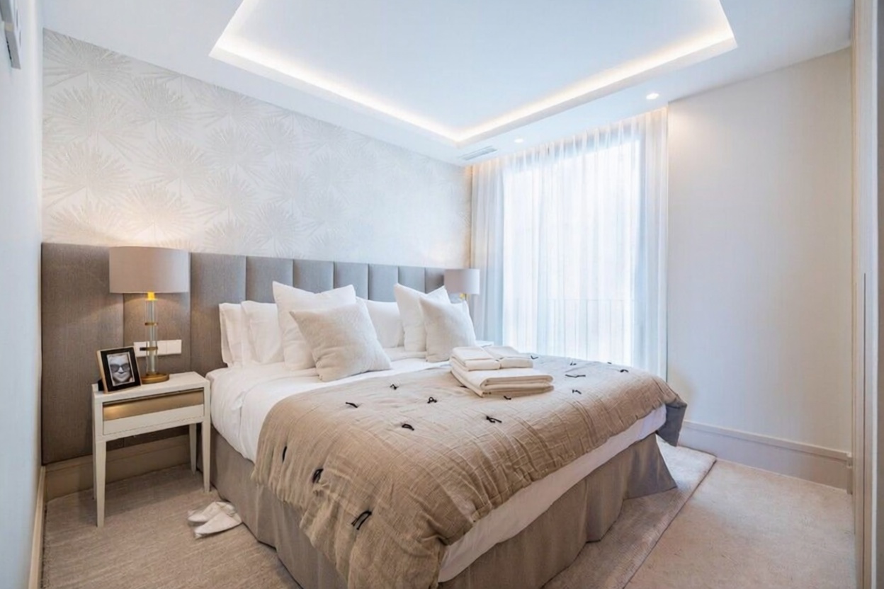 Piso en primera línea de playa en Marbella — Dormitorio