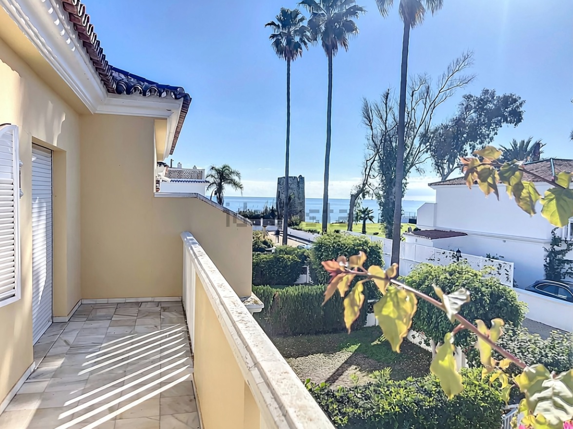 Chalet mit direkter Strandzugang in Marbella