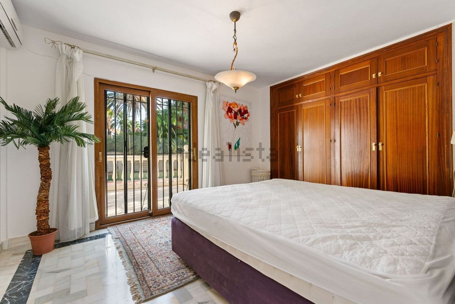 Chalet with direct beach access in Estepona — Bedroom