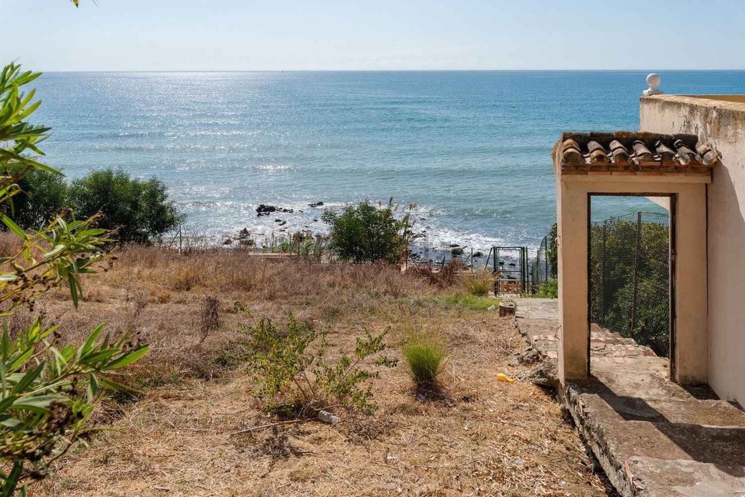 Chalet with direct beach access in Estepona — Sea view