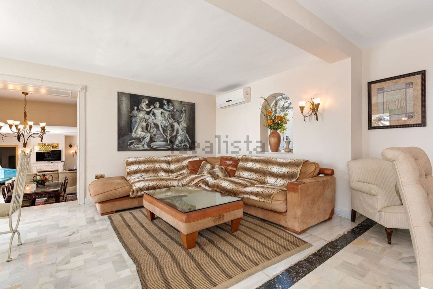 Chalet with direct beach access in Estepona — Living room