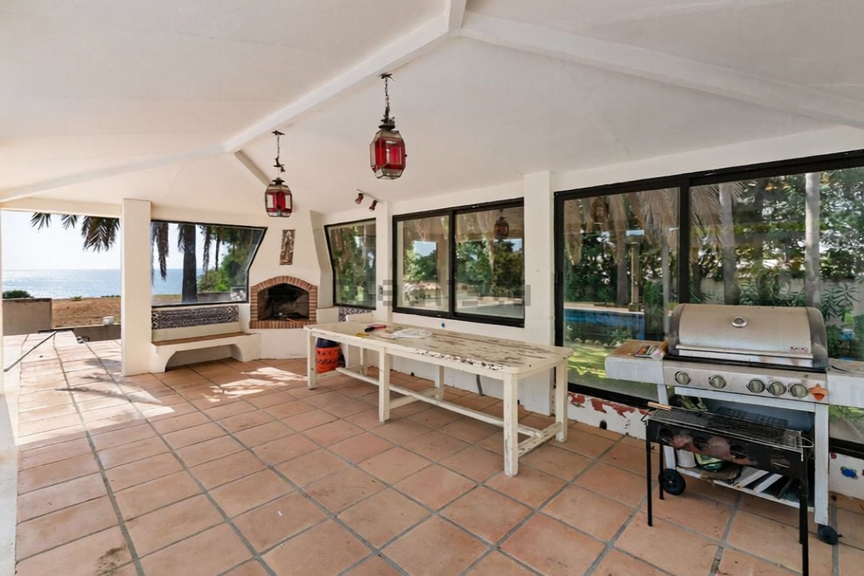 Chalet com acesso direto à praia em Estepona