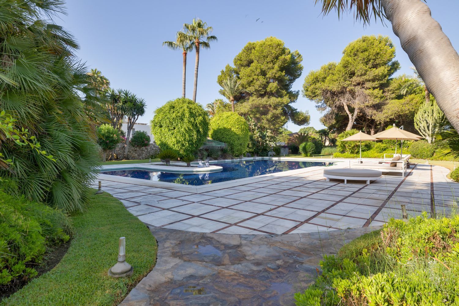Chalet mit direkter Strandzugang in Estepona