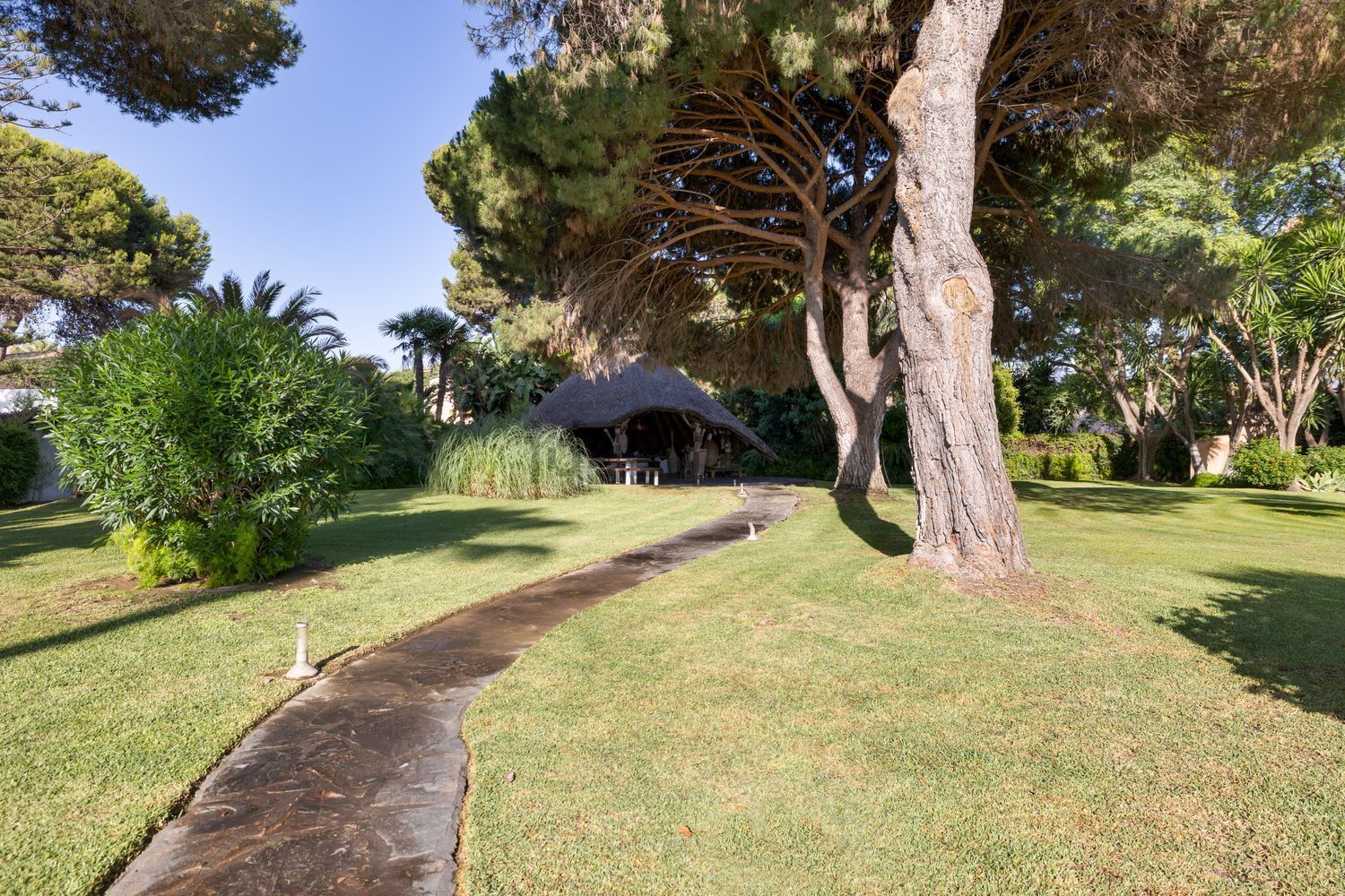 Chalet mit direkter Strandzugang in Estepona — Garten