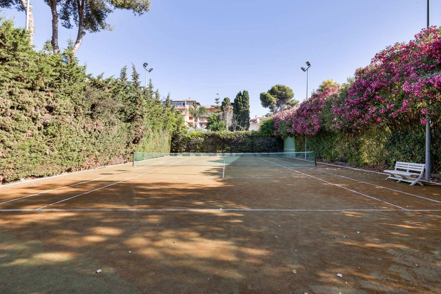Chalet mit direkter Strandzugang in Estepona — Pool
