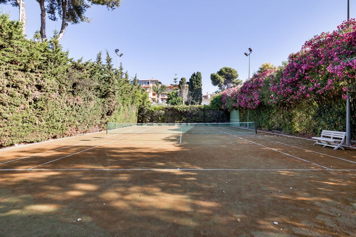 Шале с прямой выход на пляж в Estepona — Бассейн