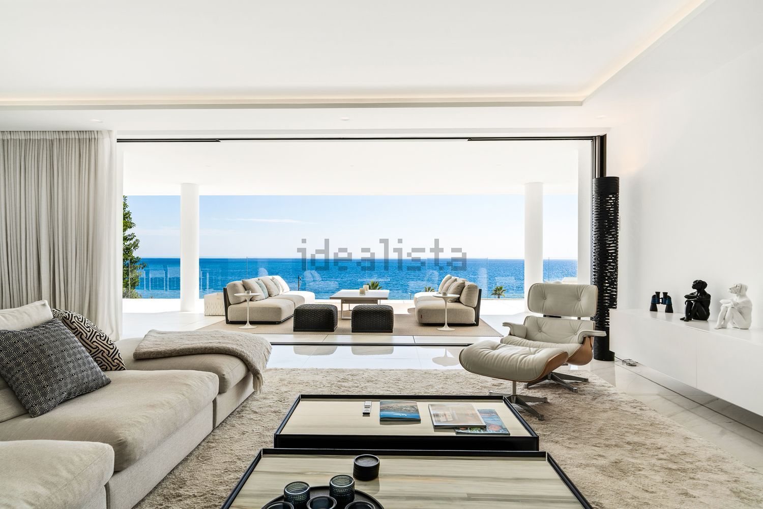 Wohnung in erste Strandlinie in Estepona — Wohnzimmer