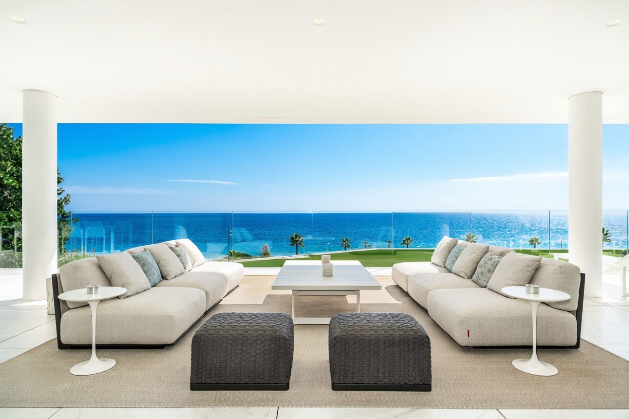 Apartamento em primeira linha de praia em Estepona