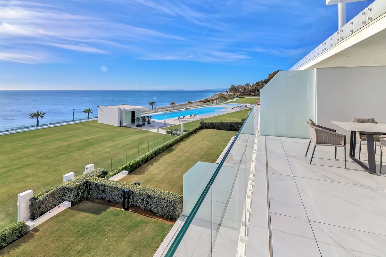 Квартира первая линия пляжа в Estepona — Морской вид