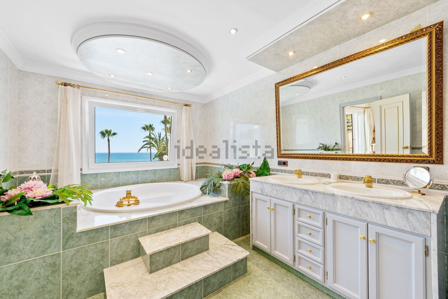 Chalet with direct beach access in Estepona — Bathroom