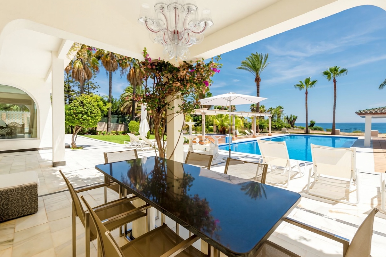 Chalet com acesso direto à praia em Estepona
