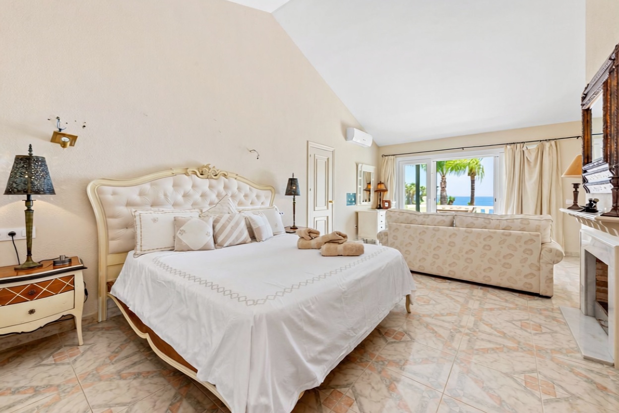 Chalet avec accès direct à la plage à Estepona — Chambre