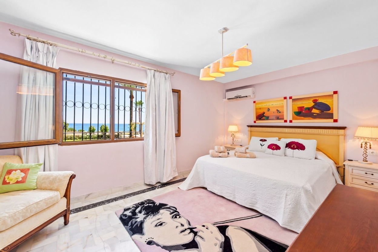 Chalet avec accès direct à la plage à Estepona — Chambre