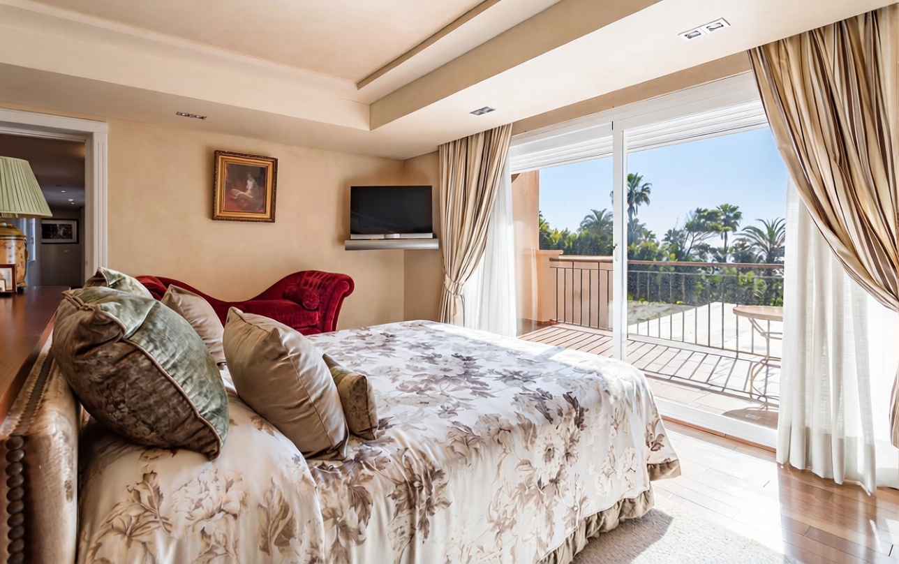Chalet con acceso directo a playa en Estepona — Dormitorio