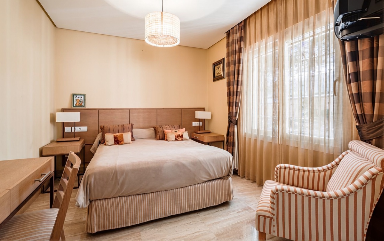 Chalet con acceso directo a playa en Estepona — Dormitorio