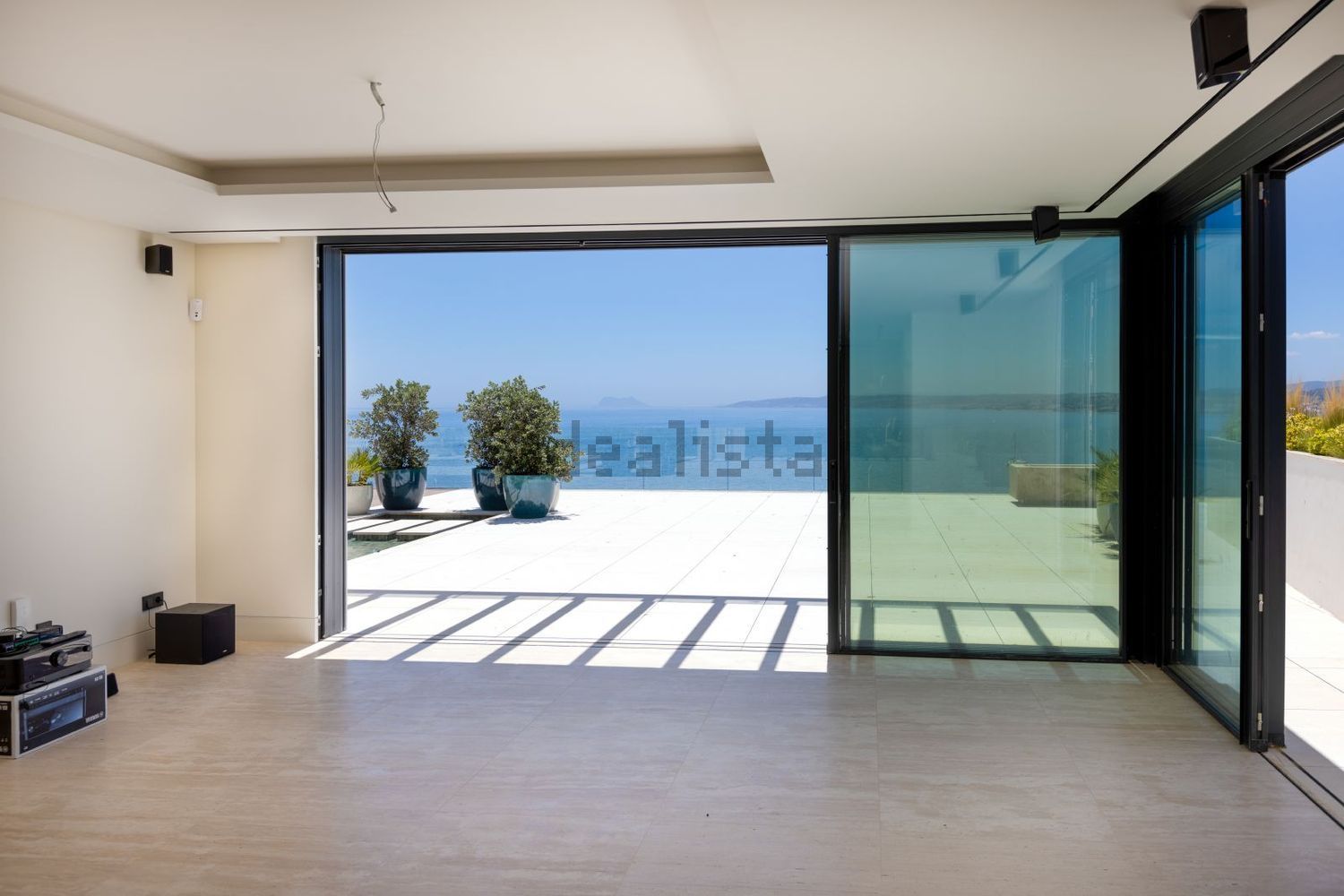 Duplex em primeira linha de praia em Estepona — Sala