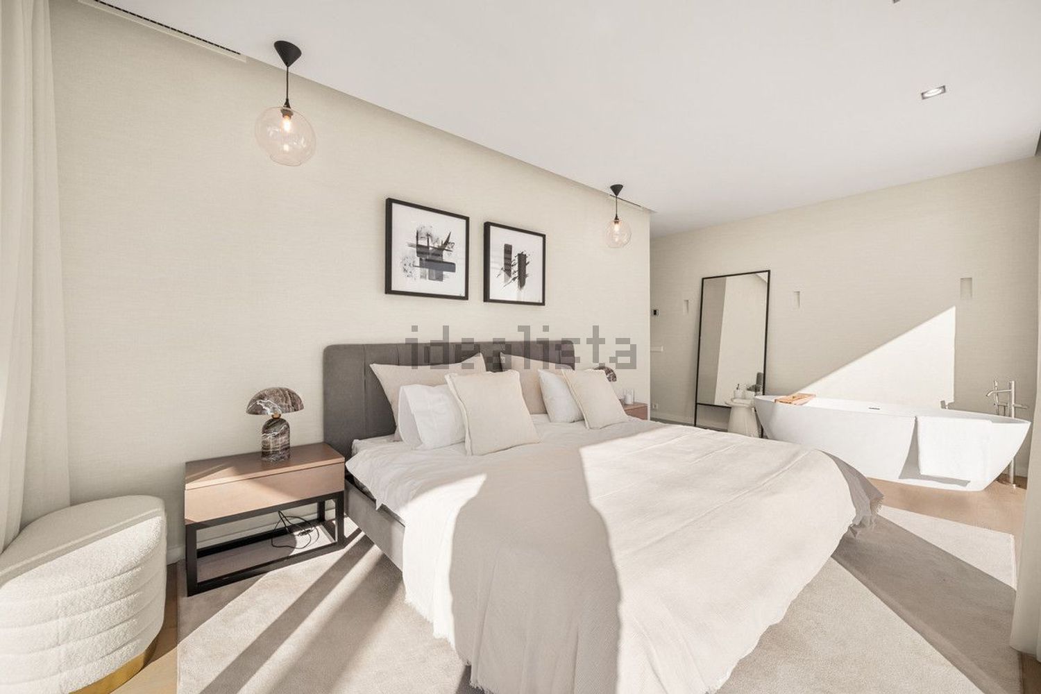 Chalet with direct beach access in Estepona — Bedroom