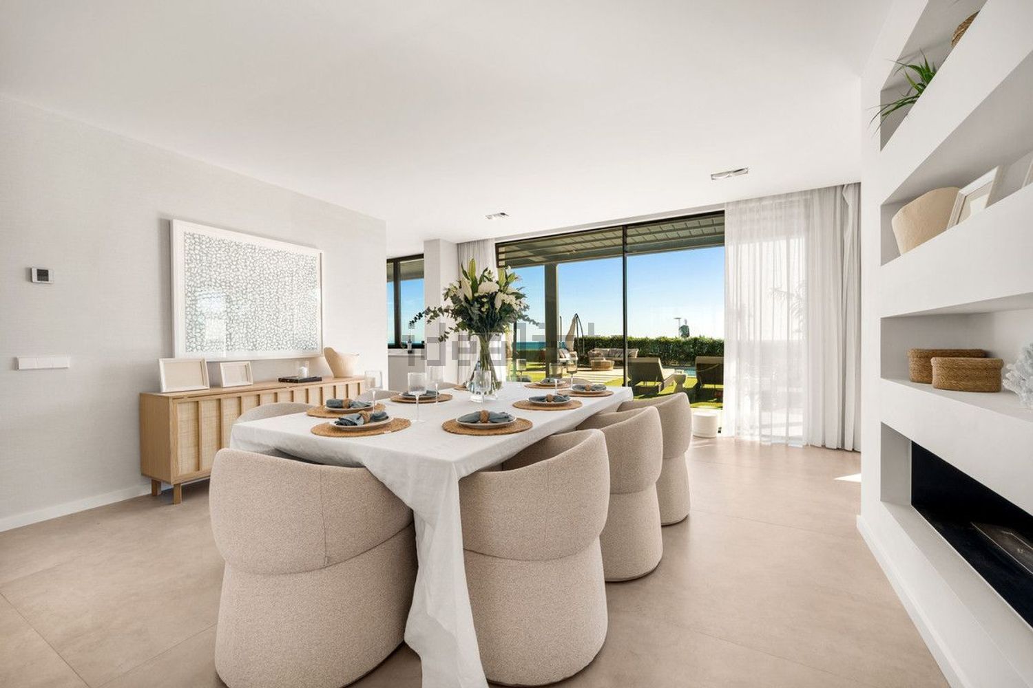 Chalet with direct beach access in Estepona — Dining room