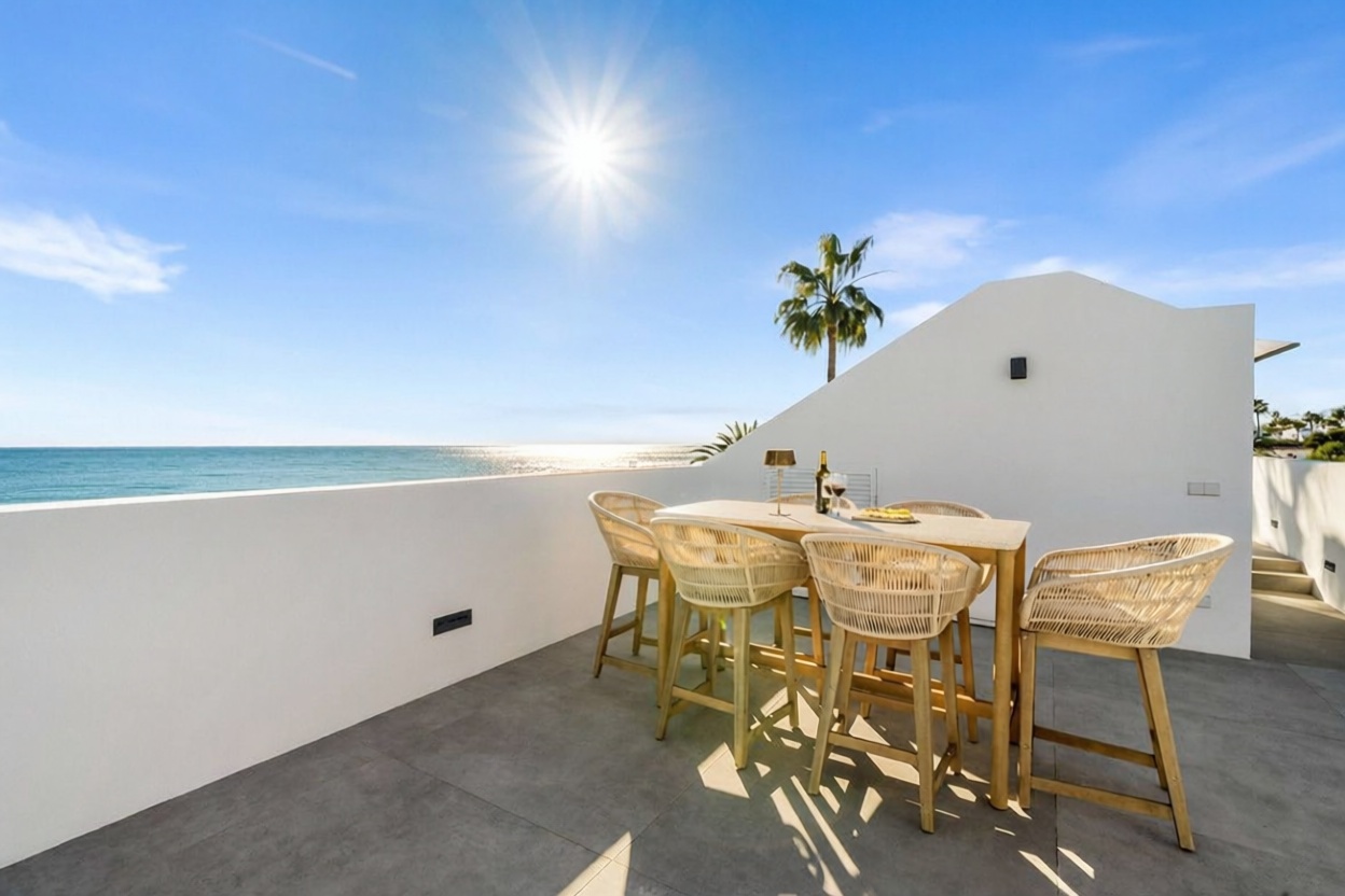 Chalet avec accès direct à la plage à Estepona — Terrasse mer