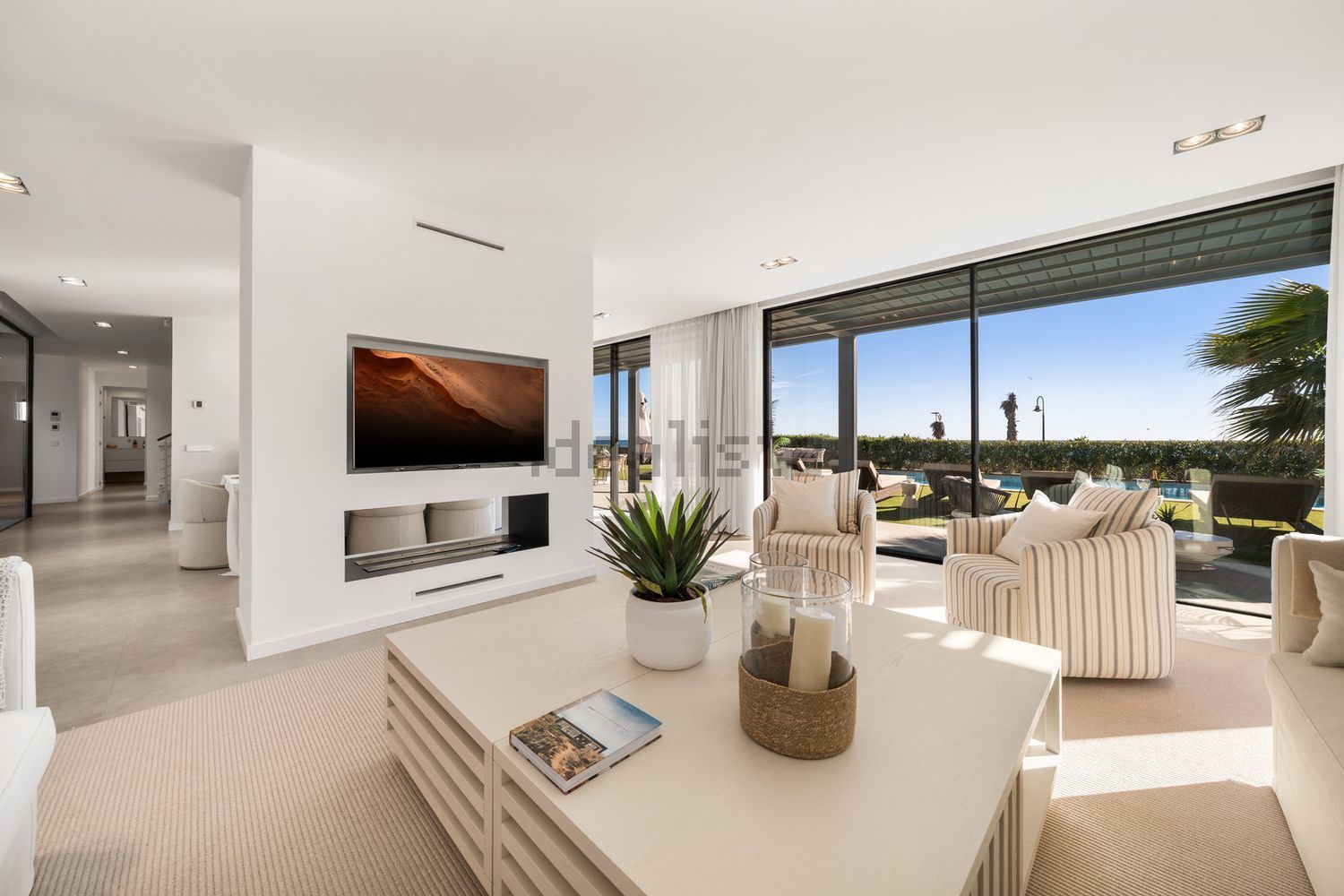 Chalet avec accès direct à la plage à Estepona — Séjour