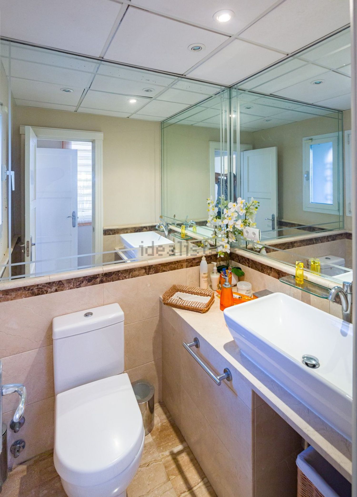 Chalet com acesso direto à praia em Estepona — Casa banho