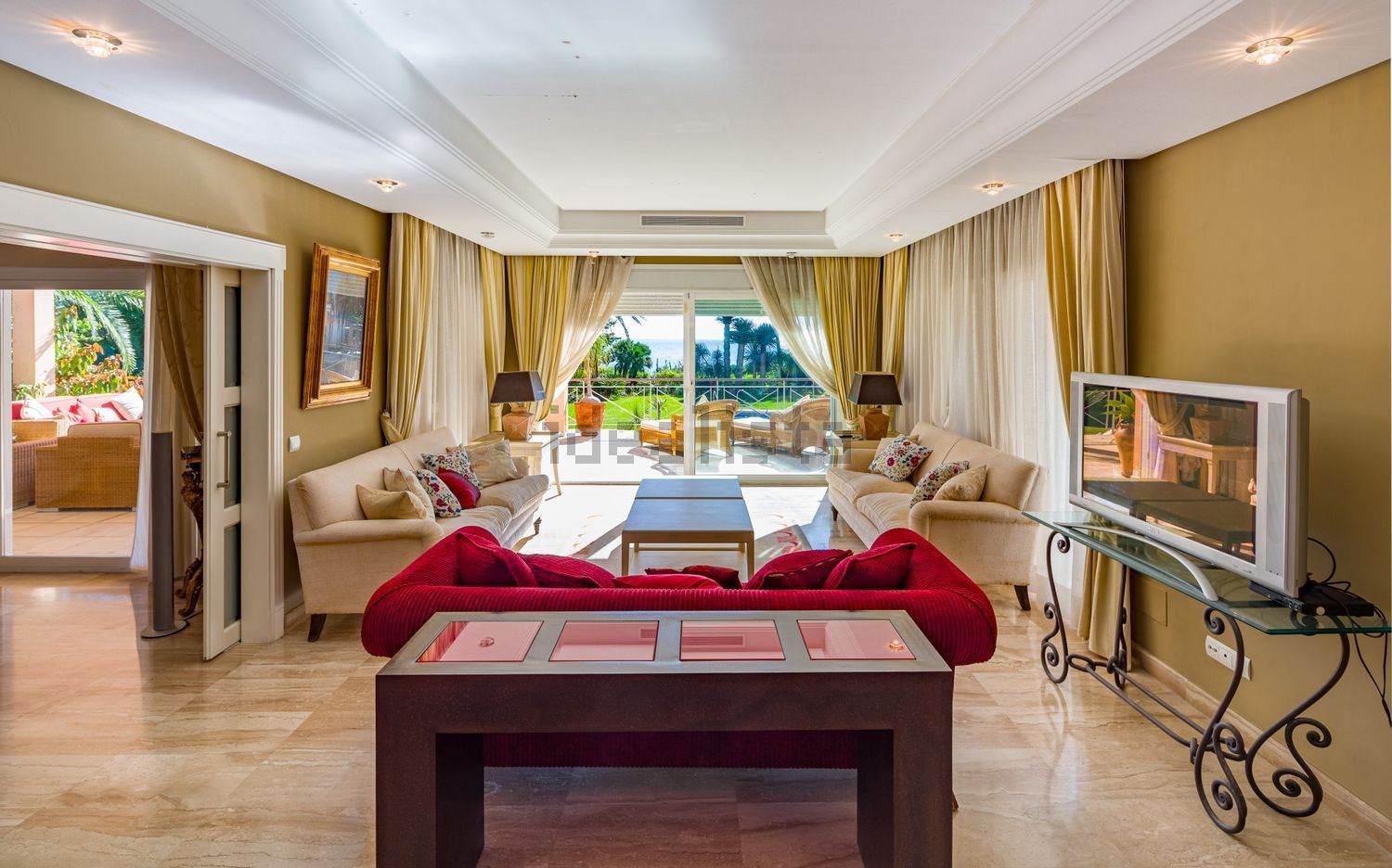 Chalet com acesso direto à praia em Estepona — Sala
