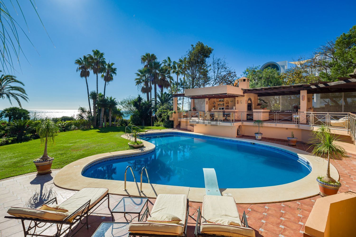 Chalet com acesso direto à praia em Estepona — Vista mar