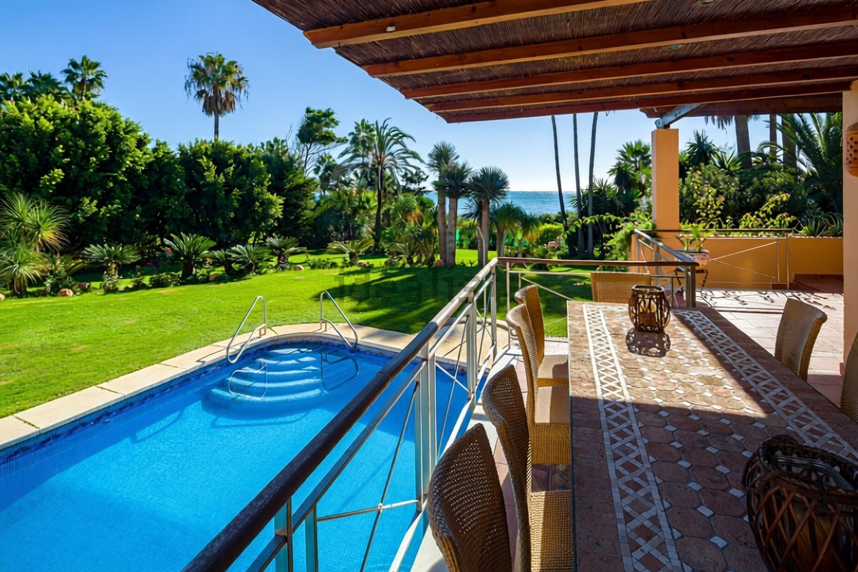 Chalet com acesso direto à praia em Estepona