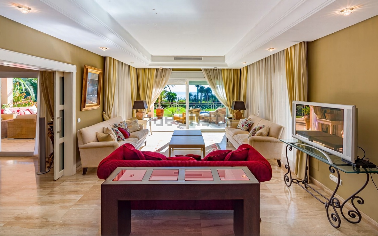 Chalet avec accès direct à la plage à Estepona — Séjour