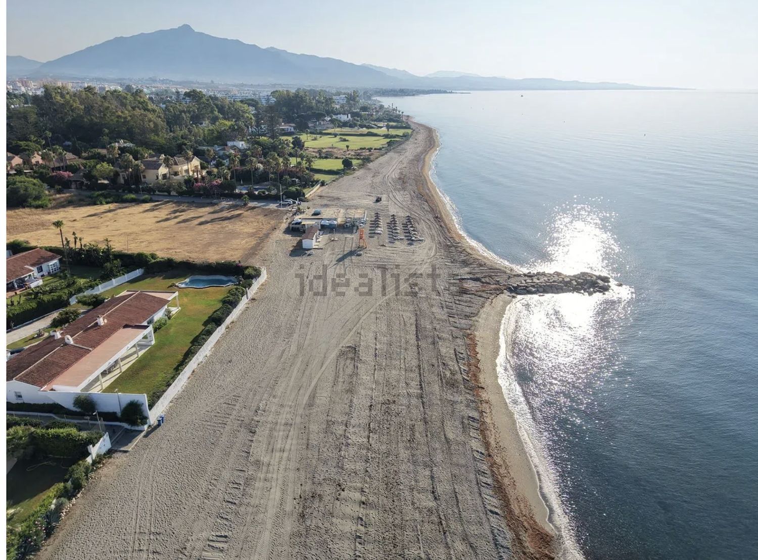 Chalet avec accès direct à la plage à Estepona — Vue aérienne