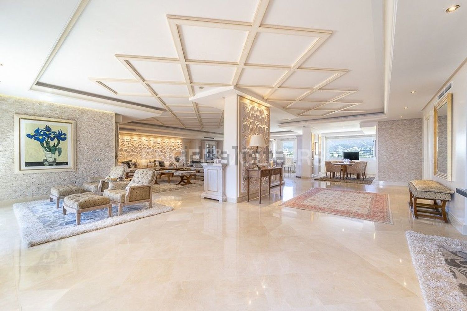 Ático em primeira linha de mar em Estepona — Sala