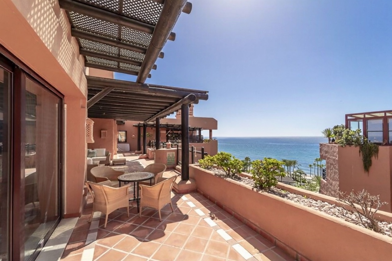 Ático em primeira linha de mar em Estepona