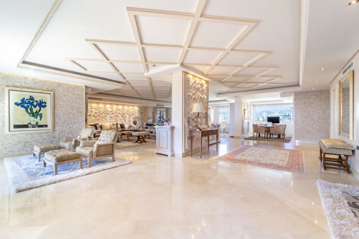 Ático em primeira linha de mar em Estepona — Sala