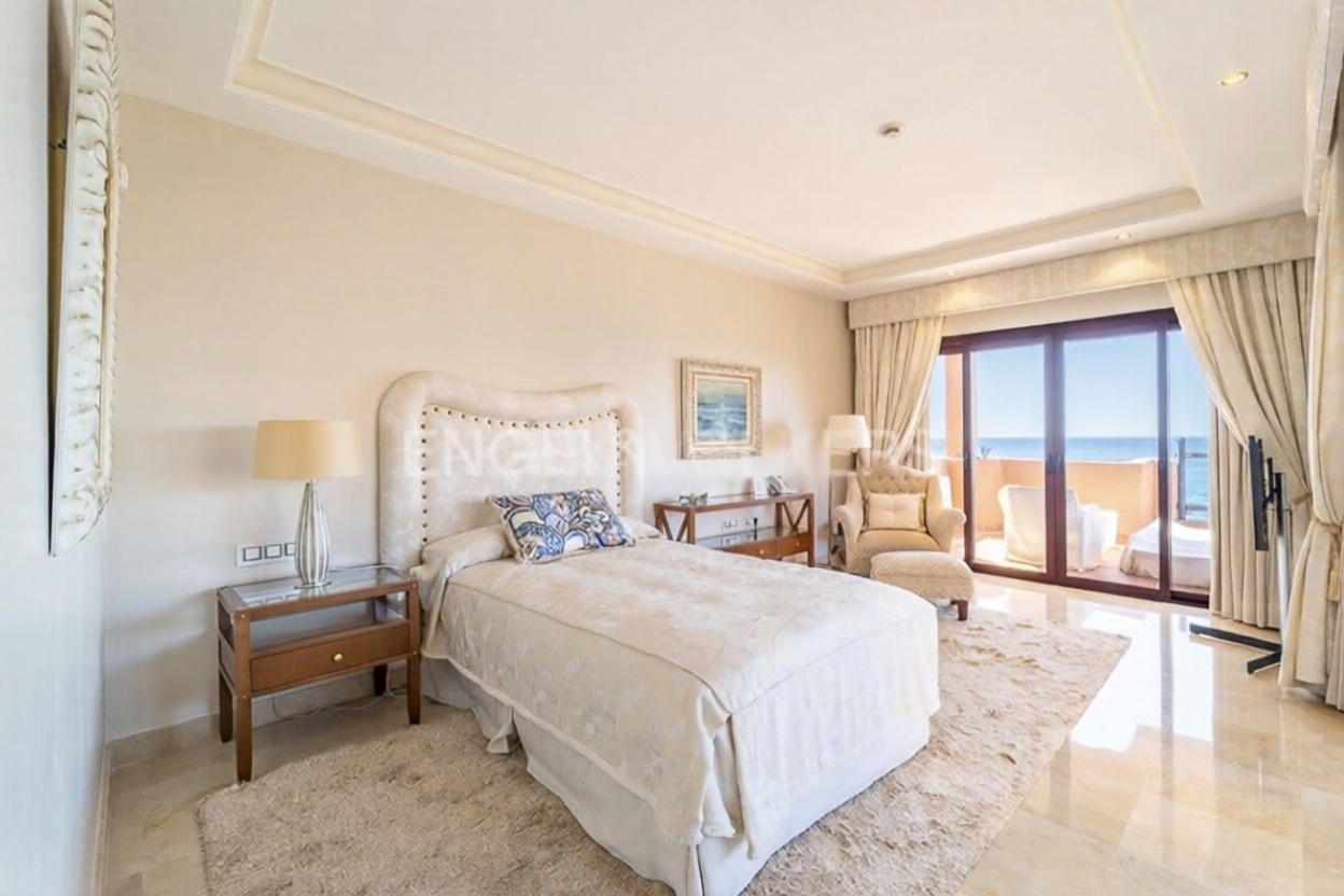 Ático em primeira linha de mar em Estepona — Quarto