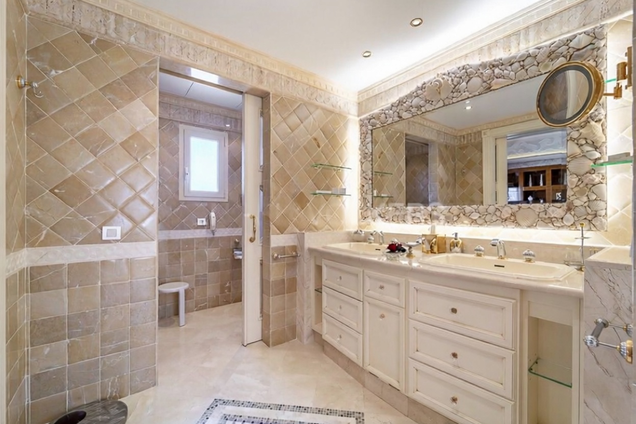 Ático em primeira linha de mar em Estepona — Casa banho